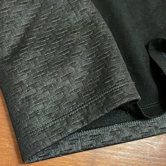 Banana Republic women’s medium dressy textured top in black - Picture 5 of 5